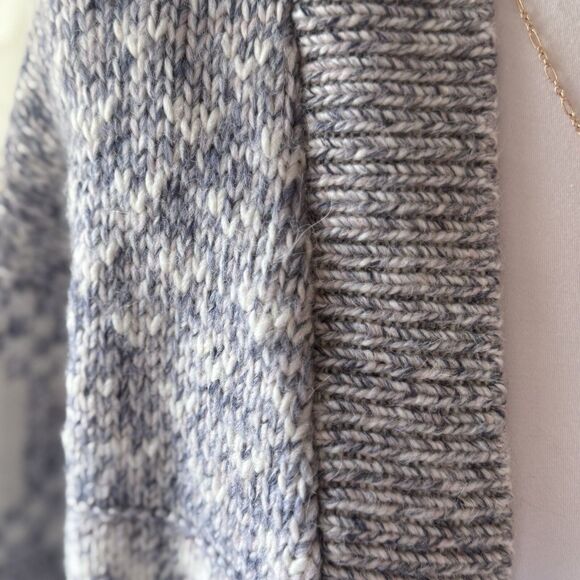 GAP‎ Sweater Women Oversize XS Chunky Cable Knit Cardigan Blue White Snow NWTO - Picture 2 of 10